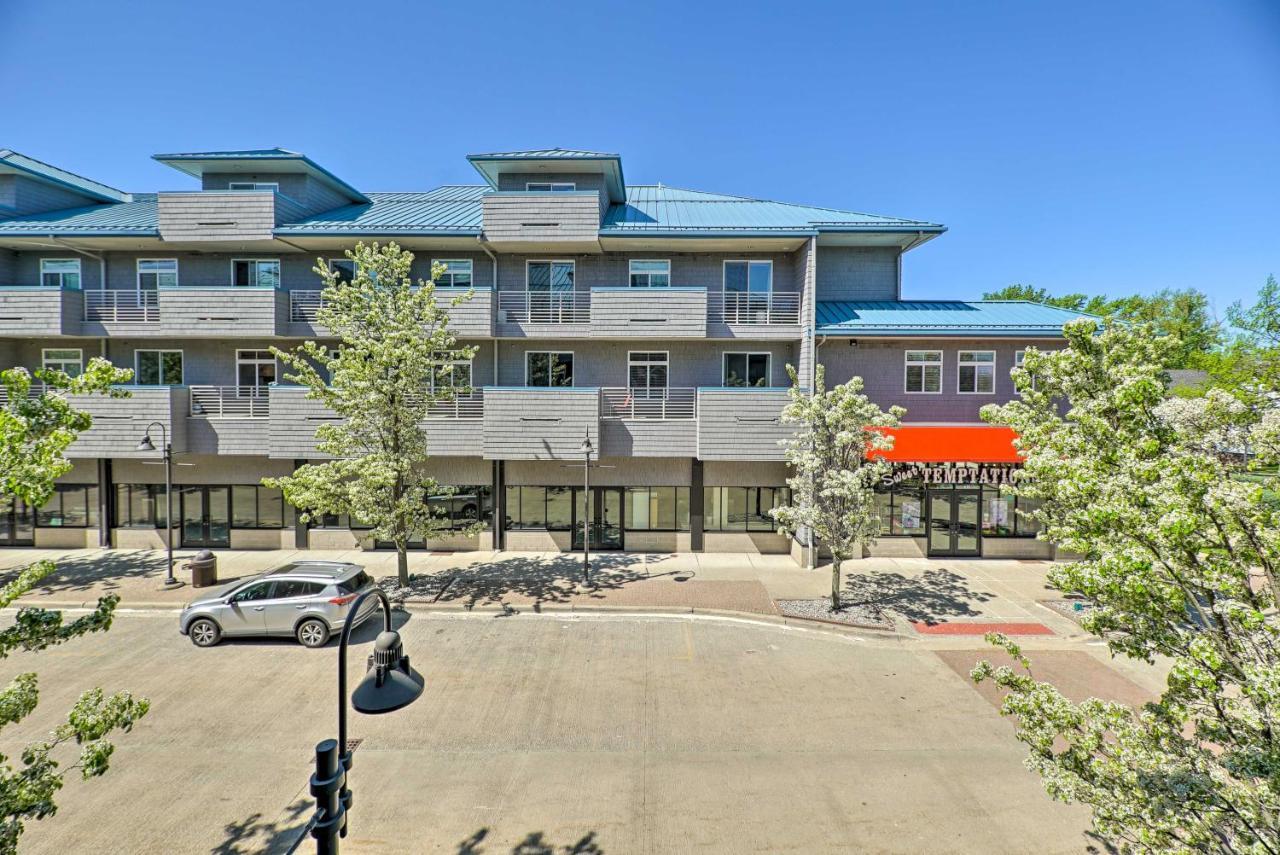 Grand Haven Condo - Walk To Nearby Hot Spots! Exterior foto